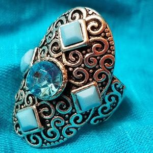 Lovely silver toned cocktail ring faux turquoise
